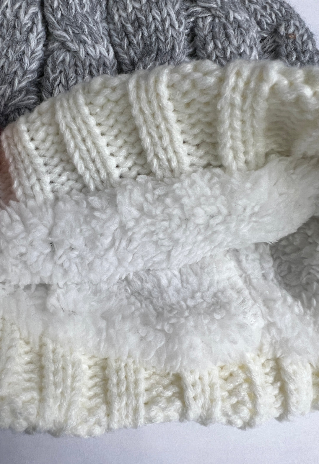 Ringette Moms Club Patch Toque-Light grey and red