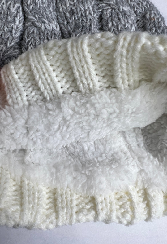 Ringette Moms Club Patch Toque-Light grey and red